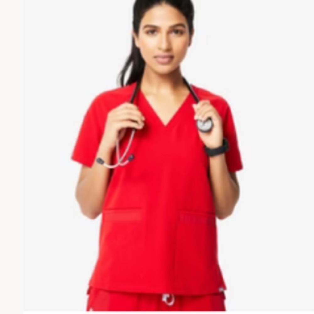 FIGS DELMA top Red two pockets Small